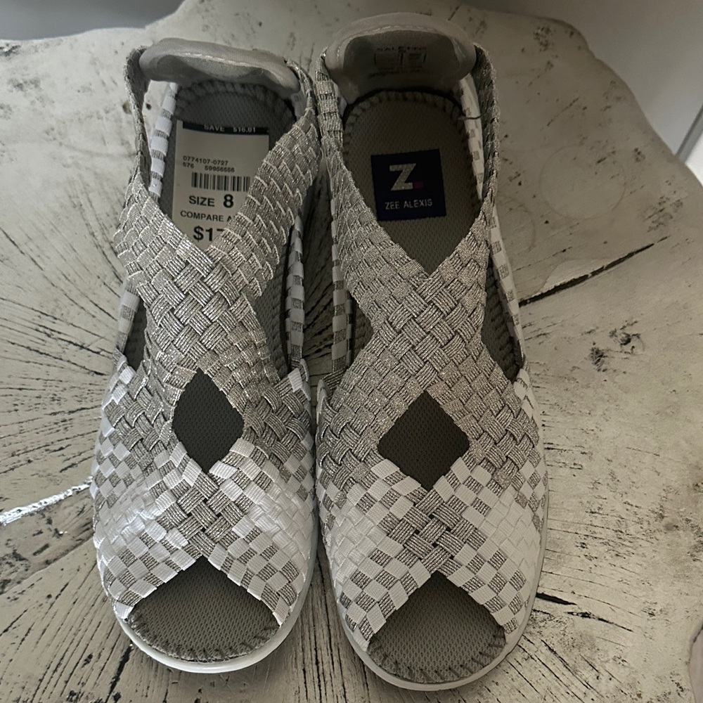 Zee Alexis Women's White Woven Peep-Toe Sandals - Size 8